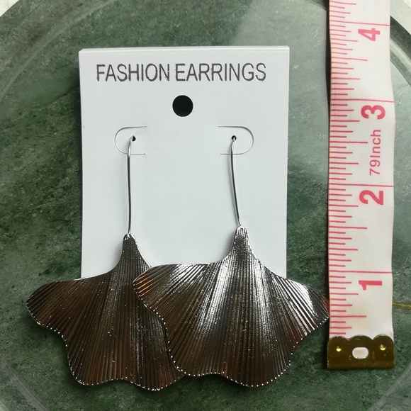 Silver botanical Earrings - Picture 3 of 3